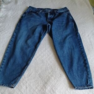 Mid-rise Slouchy Taper Jeans